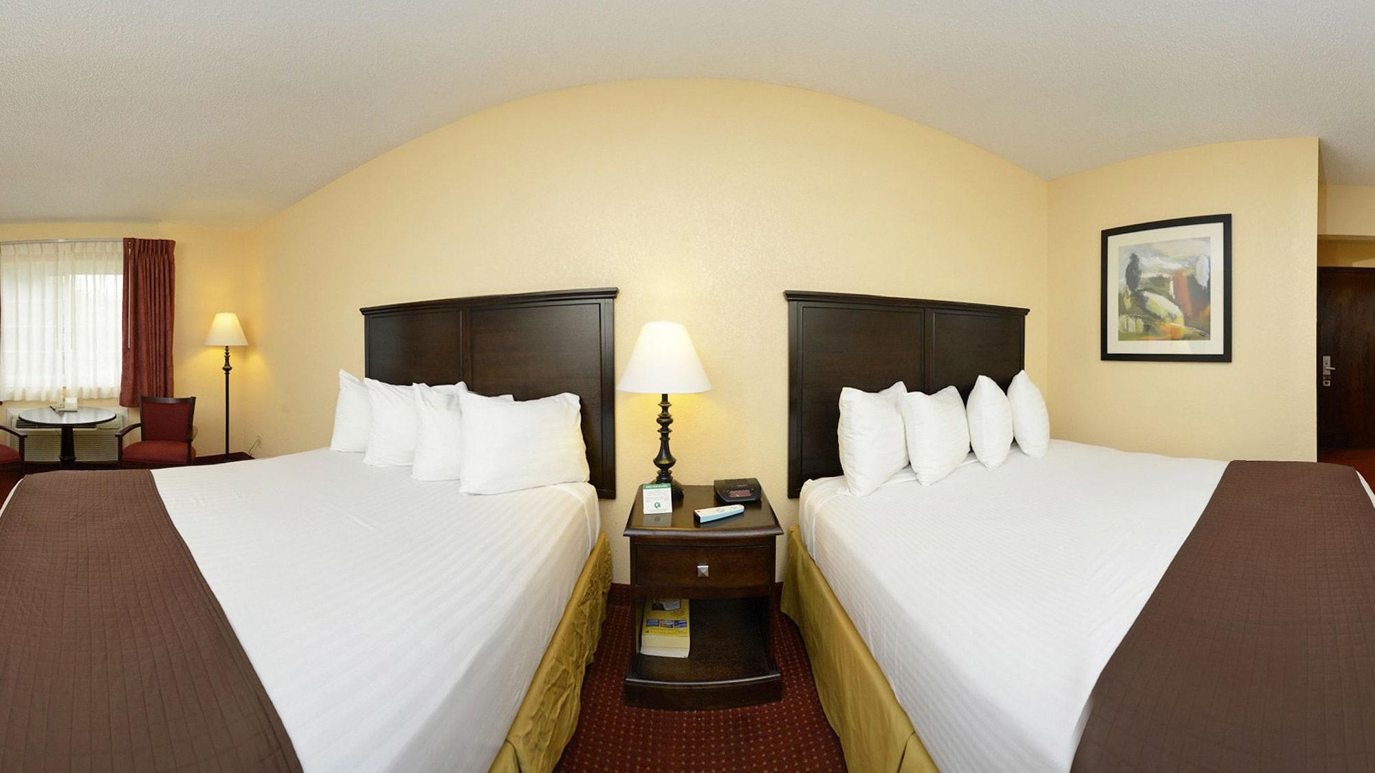 Baymont By Wyndham Kansas City Ku Medical Center Buitenkant foto